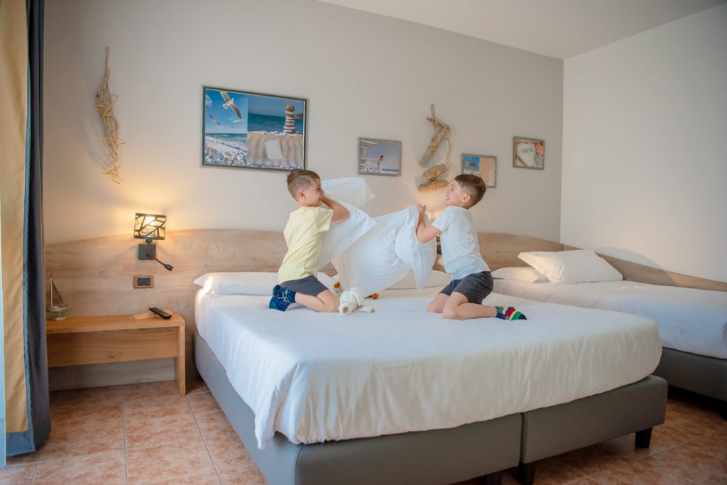 hotel con camere famiglia e letto king size in campagna